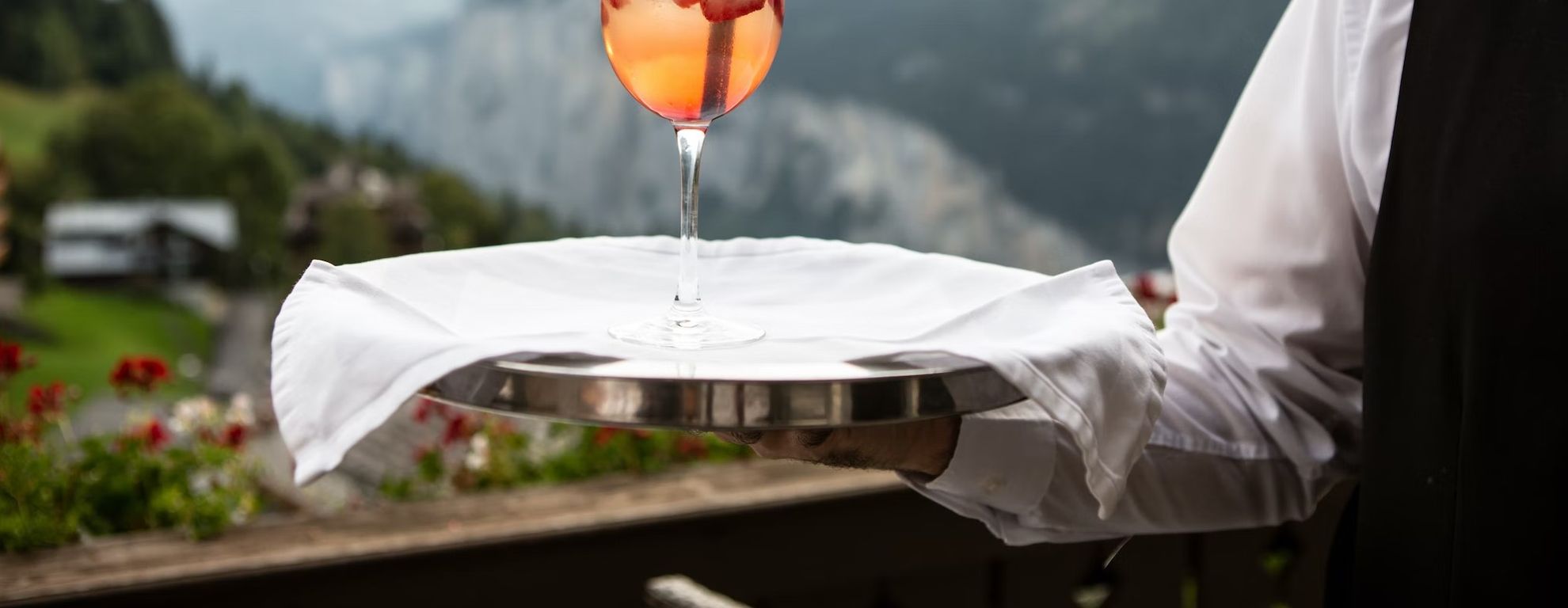 Top 7 Tech Trends Re-defining the Hospitality Industry - Featured image